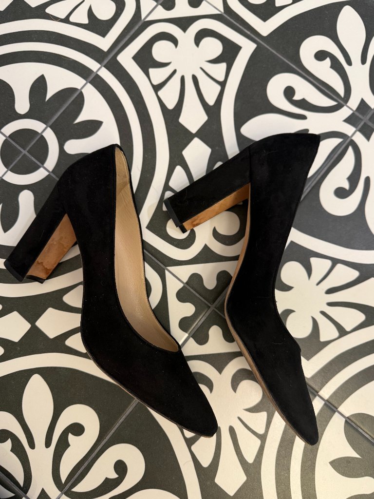 Manolo Blahnik Black Suede Block Heel Pumps Size 40 Lightly Used